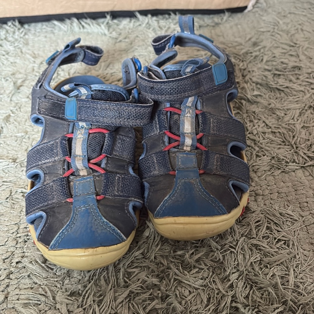 Cat & Jacks sandals
